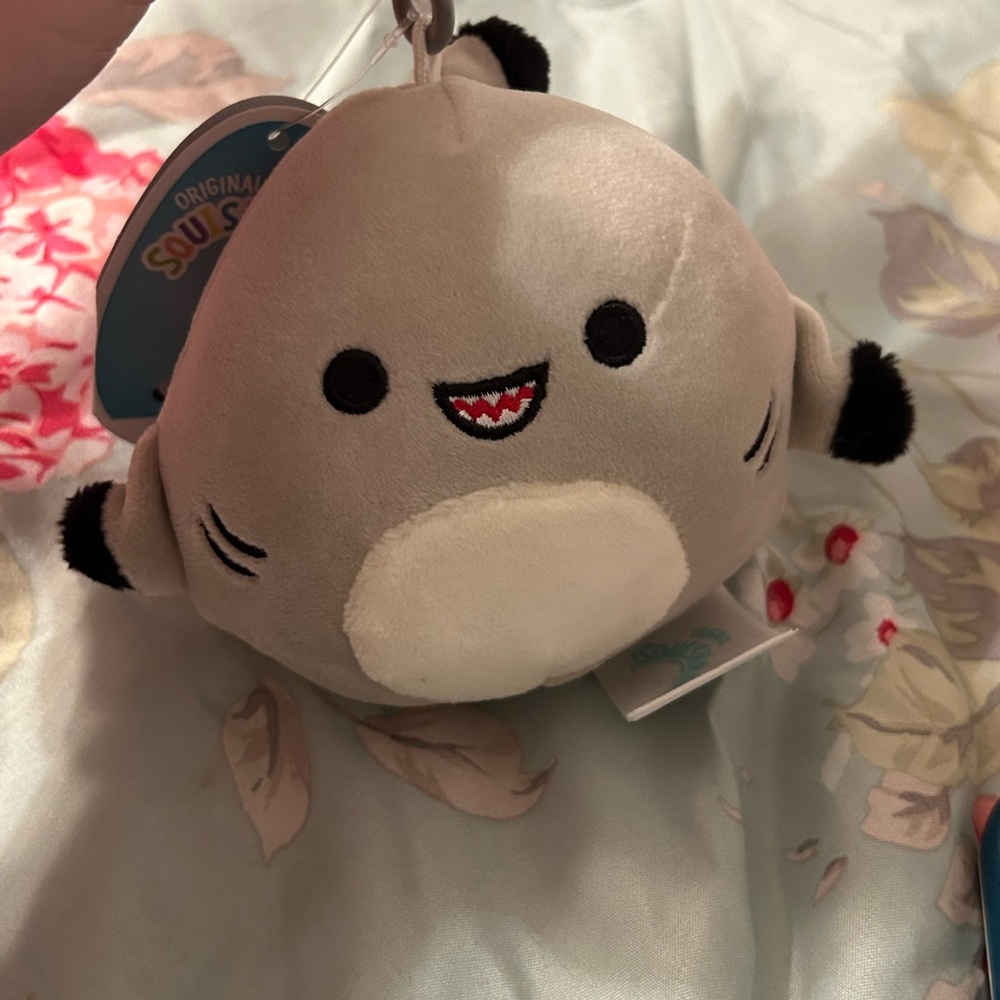 Gordon shark clip squishmallow